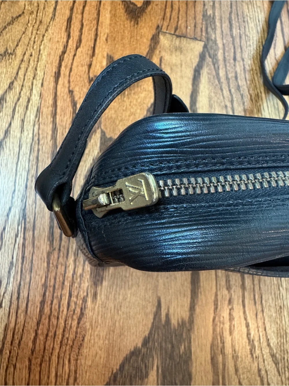 Louis Vuitton compact louis